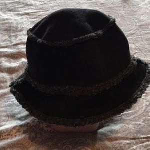 Floppy hat: LINED with acrylic fur